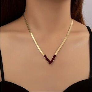 Beautiful 18k V Necklace